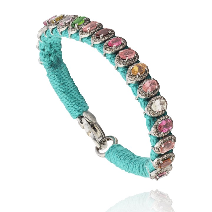 Packshot d’un bracelet pour Van Den Abeele Paris à Paris, France.