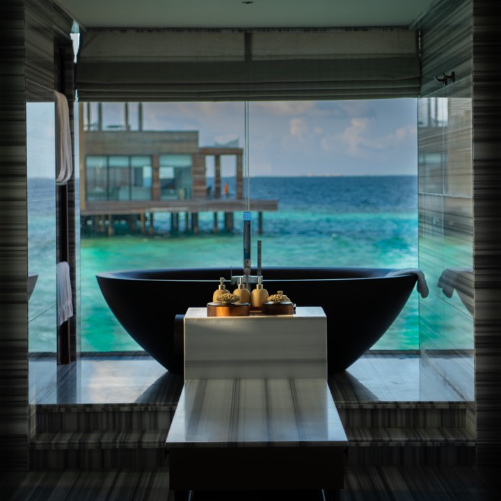 Baignoire face au lagon des Maldives pour Waldorf Astoria Maldives Ithaafushi aux Maldives.