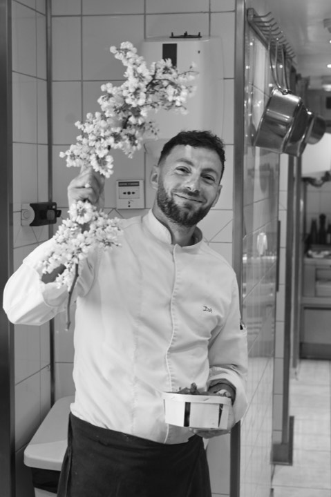Portrait du chef pâtissier Damien Albert pour Ostapé à Bidarray, France.