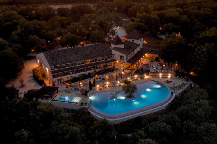 Vue aérienne du Domaine du Belvédère pour Domaine du Belvédère à Lauzerte, France.