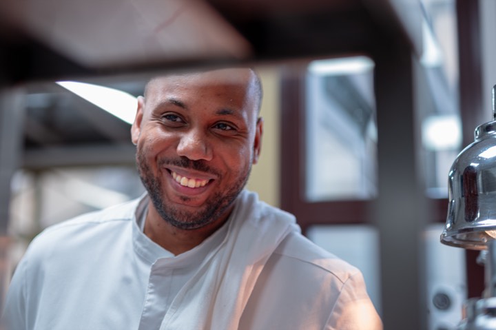 Portrait du Chef Grégory Vingadassalon pour Madame B à Bordeaux, France.