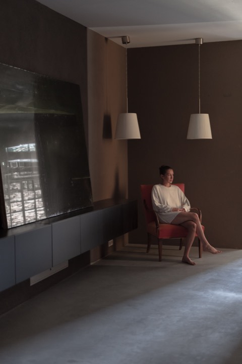 Mannequin assis dans un couloir d’hôtel pour Engalin à Mauvezin, France.
