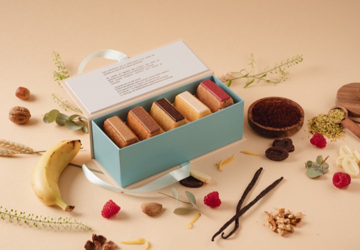 Packshot d’une élégante boîte de pâtisserie, des Lingotins pour Lingotin à Brive-la-Gaillarde, France.