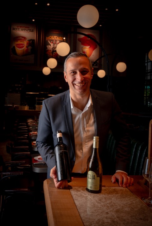 Portrait du sommelier Xavier Thuizat pour Moutarde à Singapour.